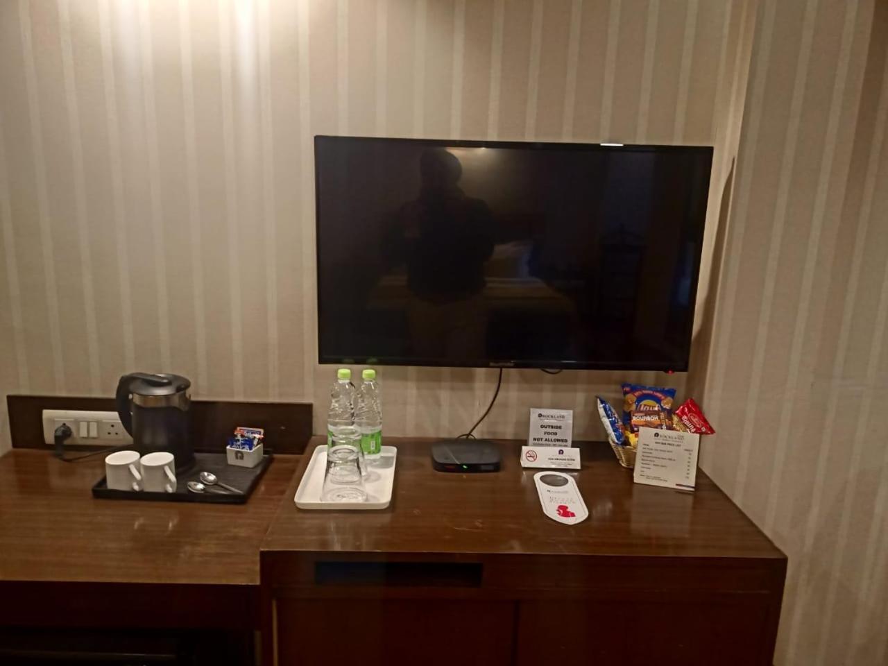 Rockland Hotel, C.R Park Nowe Delhi Zewnętrze zdjęcie